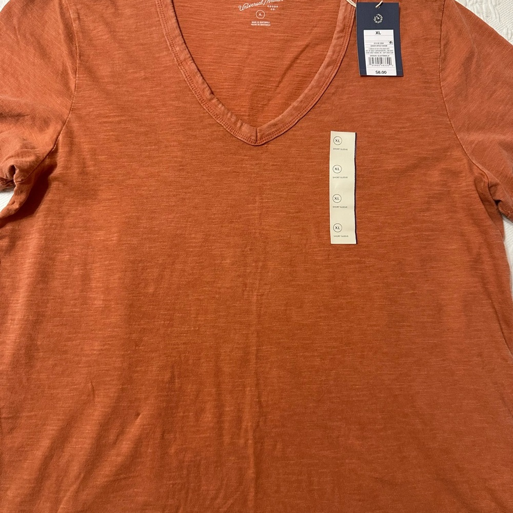 Universal Threads V-Neck Women’s T-Shirt - Rust Orange size XL NWT